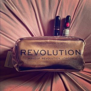 MAKEUP REVOLUTION Bundle